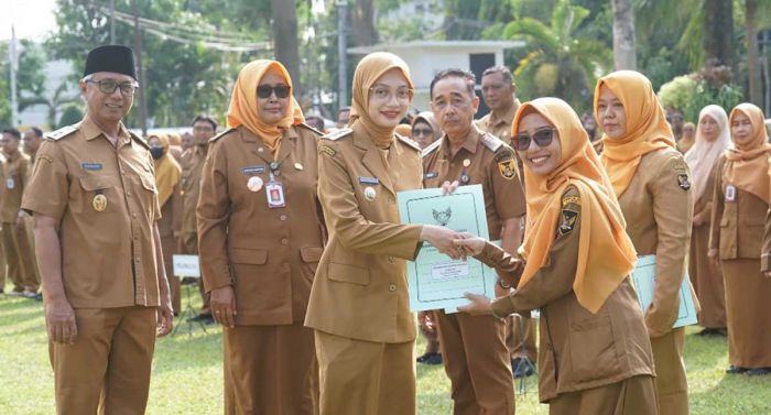 Wali Kota Kediri Serahkan SK Kenaikan Pangkat 89 PNS