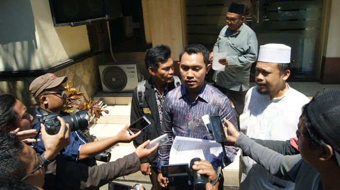 Diduga Serobot Lahan, Ponpes Al-Azhar Laporkan 3 Perusahaan Ini ke Polres Gresik Diduga Serobot Lahan, Ponpes Al-Azhar Laporkan 3 Perusahaan Ini ke Polres Gresik