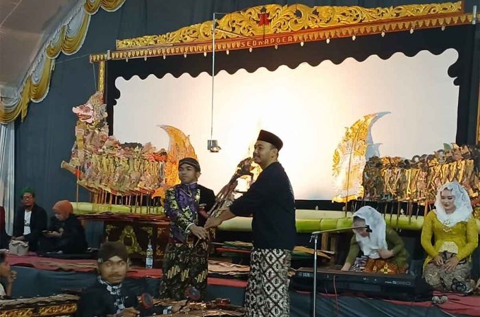 Lesbumi Ngawi Gaungkan Wayang di Latar Masjid