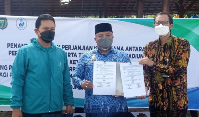 Melalui Dana CSR, PDAM Tirta Taman Sari Berikan Asuransi untuk 1.144 Warga Kota Madiun