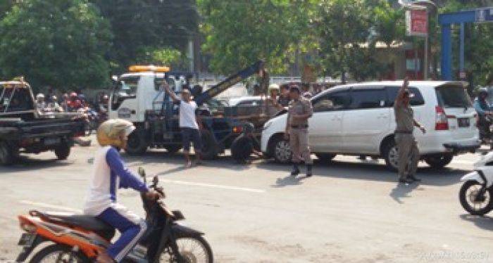 Terpengaruh Ekstasi, Innova Tabrak 1 Mobil, 2 Motor dan 1 Rombong