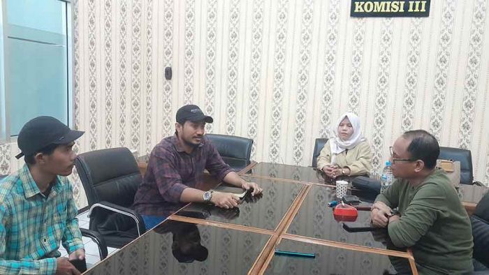 13 Hektar Terumbu Karang di Pasir Putih Rusak, Aktivis Lingkungan Lapor ke Komisi III DPRD Situbondo 13 Hektar Terumbu Karang di Pasir Putih Rusak, Aktivis Lingkungan Lapor ke Komisi III DPRD Situbondo