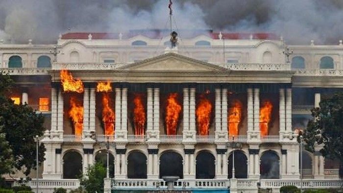 Nepal Rusuh, Istri Eks Perdana Menteri Tewas Dibakar, Menkeu Ditelanjangi, Menlu Dikeroyok Massa