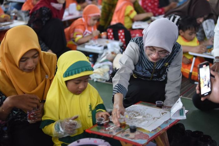 Hadiri Gebyar Membatik PAUD, Wali Kota Kediri Tanamkan Cinta Budaya Sejak Dini pada Anak TK Hadiri Gebyar Membatik PAUD, Wali Kota Kediri Tanamkan Cinta Budaya Sejak Dini pada Anak TK