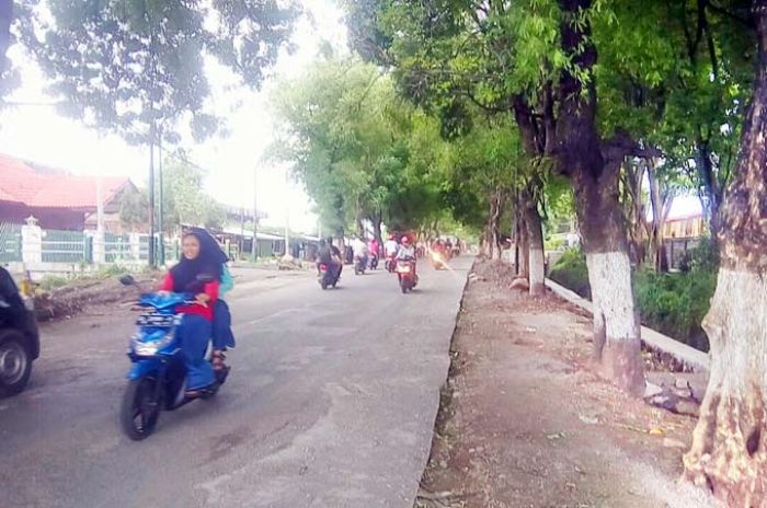 Diduga tak Sesuai Bestek, Proyek Pelebaran Jl Gununggangsir Pasuruan Disorot