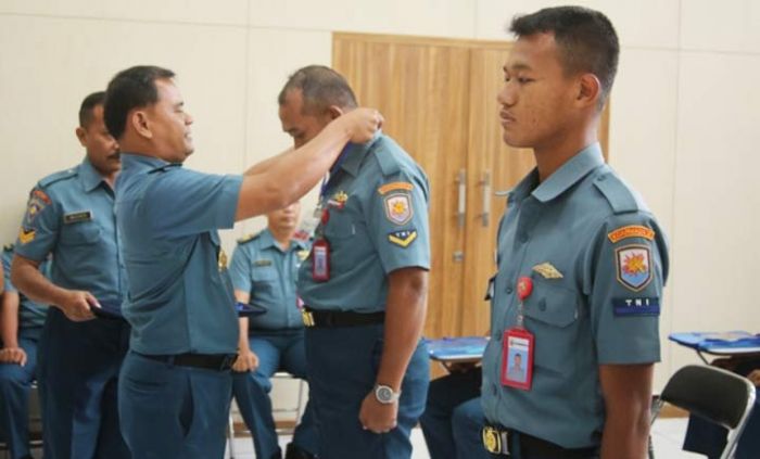 Prajurit Koarmada II Berlatih Enkripsi Alat Komunikasi Prajurit Koarmada II Berlatih Enkripsi Alat Komunikasi