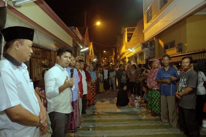 ​Kunjungi Wiyung, Khofifah-Emil Disebut Pemimpin yang Peduli Pendidikan dan Kesehatan