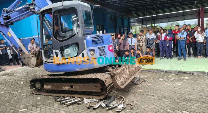 Satlantas Polres Blitar Razia 37 Motor Pelajar, Puluhan Knalpot Brong Dimusnahkan di Sekolah