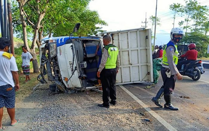 Sopir Ngantuk, Dump Truck Terguling di Jalan Raya Jatirejo Sidoarjo