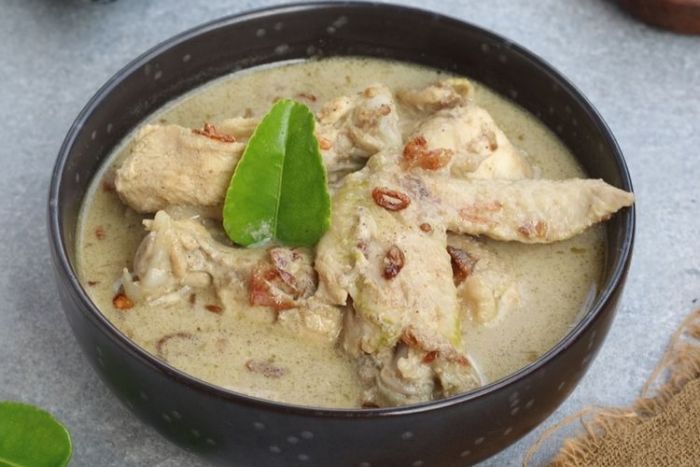 Resep Opor Ayam, Lauk Bersantan Gurih dan Lezat