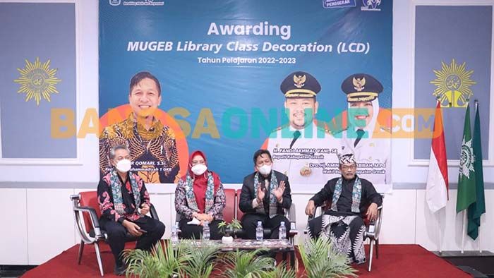 Jadi Pembicara di SD Muhammadiyah 1 GKB, Wakil Bupati Gresik Terheran-heran saat Lihat Perpustakaan