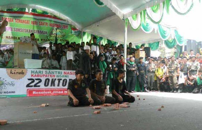 Hari Santri Nasional, PCNU Ngawi Gelar Kirab Resolusi Jihad Bersama Ribuan Santri