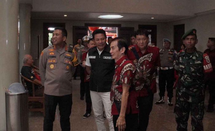 Plt Bupati dan Kapolresta Sidoarjo Tinjau Pelaksanaan Imlek di Klenteng Tjong Hok Kiong