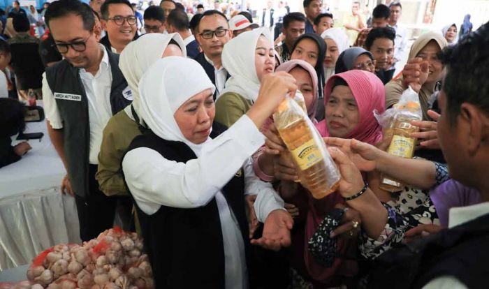 Tinjau Operasi Pasar Murah di Jombang, Khofifah: Upaya Stabilkan Harga Bahan Pokok, Terutama Beras