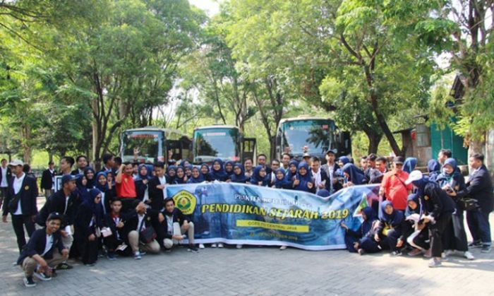 Ratusan ​Mahasiswa Pendidikan Sejarah Universitas Jember Kunjungi Museum Trinil Ngawi