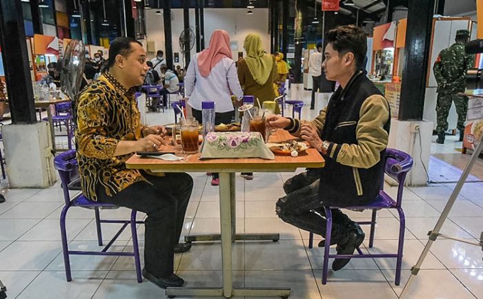 Bersama Melvin Tenggara, Wali Kota Eri Ajak Pengusaha Muda Nikmati Kuliner UMKM Surabaya