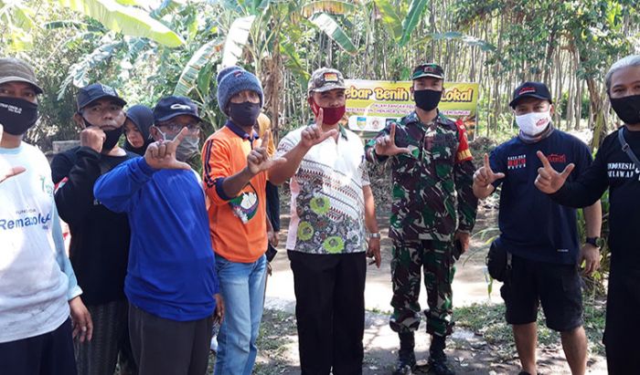 ​Puluhan Relawan Peduli Lingkungan Gelar Aksi Bersih Sampah dan Tebar 10 Ribu Ekor Ikan di Kali Rau