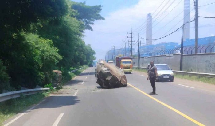 Batu Besar Jatuh di Proyek Tol Probowangi, Warga Minta Pihak Terkait Jaga Keamanan