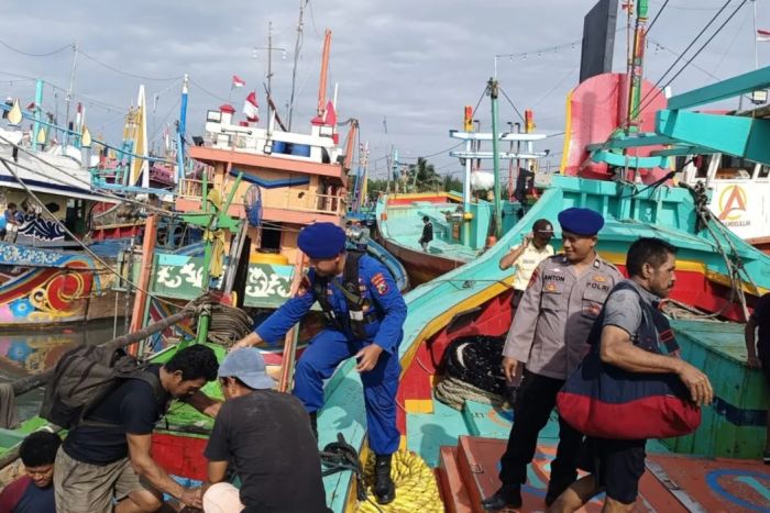Kapal Nelayan di Lamongan Terguling dan Tenggelam Akibat Dihantam Ombak, 4 Kru Selamat
