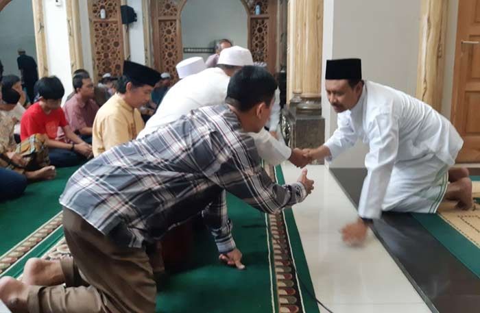 Jeda Kampanye, Gus Ipul Didaulat Jadi Imam Salat Jumat