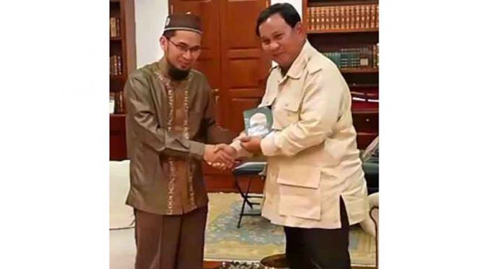 Dapat Ucapan Selamat,  Ustadz Adi Hidayat Bantah Gantikan Gus Miftah Jadi Stafsus Presiden