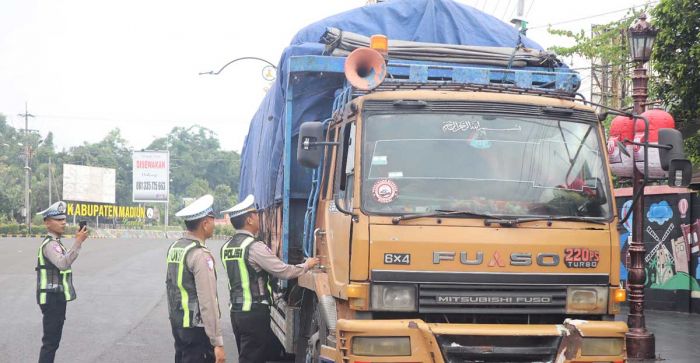 Polres Madiun Kota Pastikan Arus Lalu Lintas Lancar Selama Operasi Lilin Semeru 2025