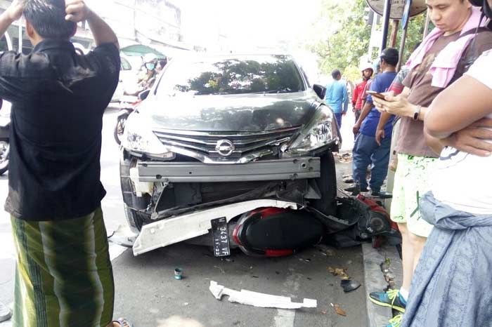 Lagi Hamil 8 Bulan, Ibu Muda di Sidoarjo Tabrak 7 Motor Parkir