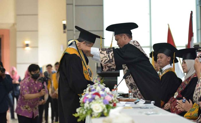 Rektor Universitas Trunojoyo Madura Kukuhkan Guru Besar Fakultas Ekonomi dan Bisnis