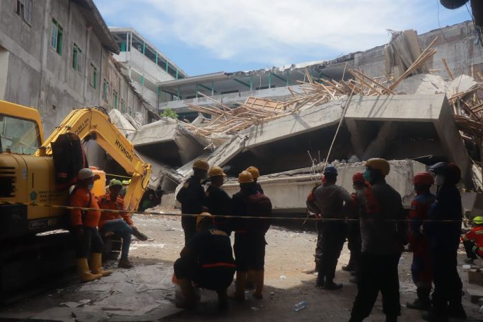 Ada Santri yang Diduga Dihukum untuk Cor Bangunan Musala Ambruk Ponpes Al Khoziny