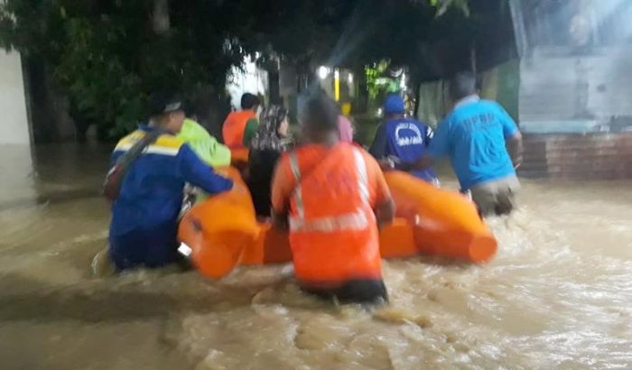 Malam Minggu, Kota Pamekasan Direndam Banjir Setinggi Dada