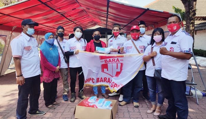 Relawan Bara JP Gresik Bantu Ribuan Masker dan Ratusan Face Shield di Posko Darurat Covid-19