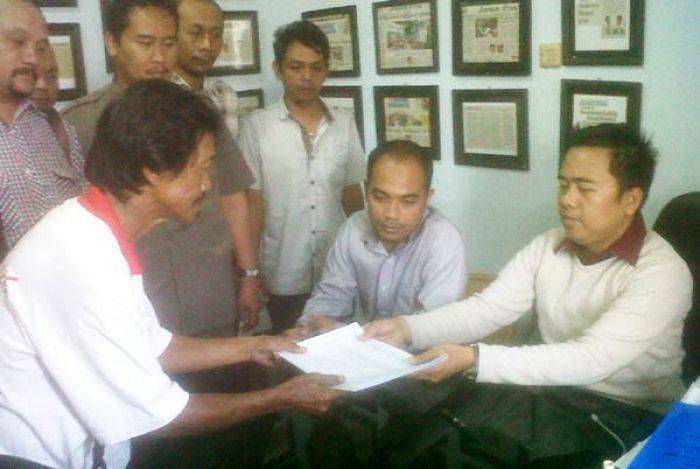 Puluhan Warga Surabaya Dukung M Sholeh Gugat UU Pilkada