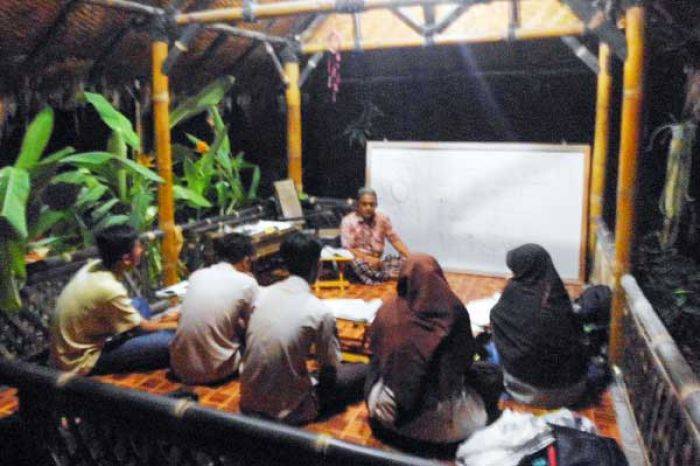 Kampoeng Sinaoe Didik Siswa Mahir Bahasa Inggris