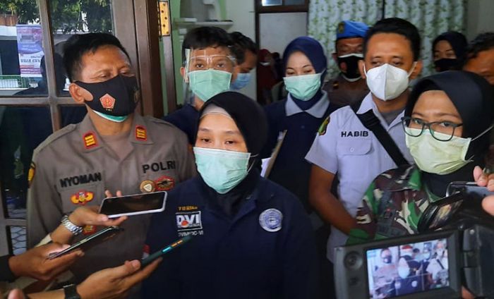 Datangi Keluarga Korban ​Jatuhnya Sriwijaya Air Asal Kediri, Tim DVI Polda Jatim Ambil Sampel DNA