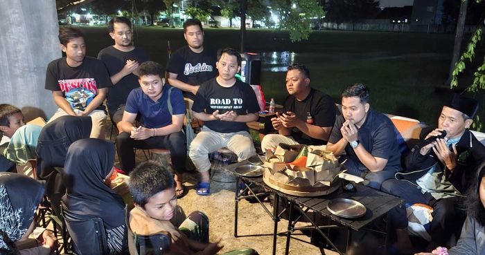 Anak Muda Lintas Agama di Sidoarjo Gelar Buka Bersama Anak Jalanan