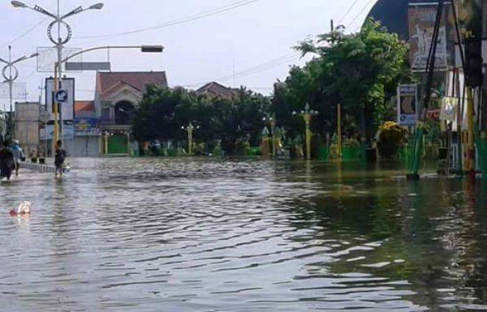 Libur Empat Hari karena Sekolah Kebanjiran, Siswa di Sampang Kebingungan Belajar