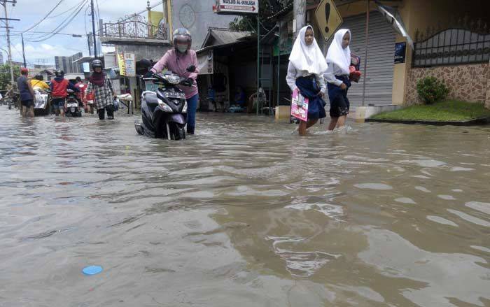 Banjir Terjang Sidoarjo (2): Rendam Ribuan Rumah, Pemprov Nyatakan ...