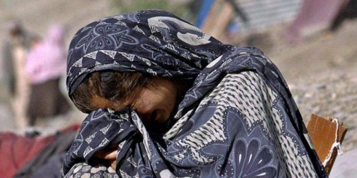 Kepergok Selingkuh, Wanita Ini Menyusui Pasangannya di Muka Umum