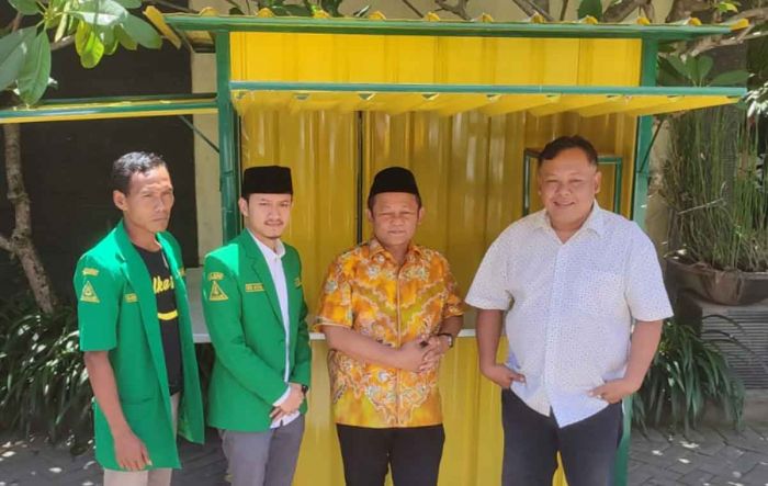 Gelar Sosialisasi Kereta Cepat di Kediri, Anggota DPR RI ini Serahkan Rombong ke Ketua GP Ansor
