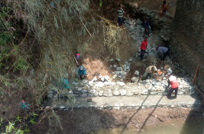 Pembangunan Jembatan di Desa Dukuhmojo Terkesan Dipaksakan