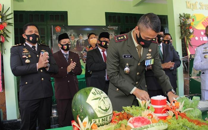 Kapolres Bangkalan dan Forkopimda Berikan Kejutan ke Kodim 0829 di Peringatan HUT TNI ke-75