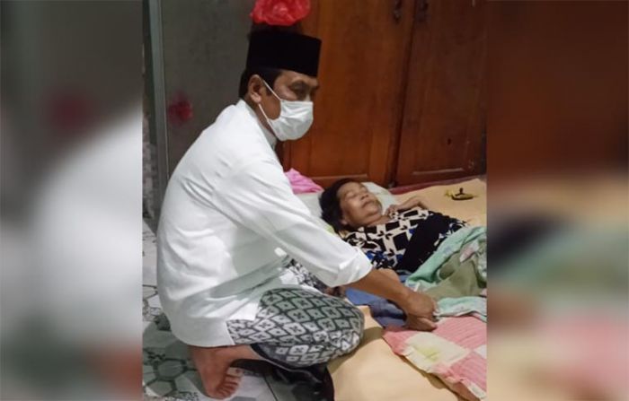 Qosim Jenguk Tiga Warga Sakit di Padang Bandung, Dukun