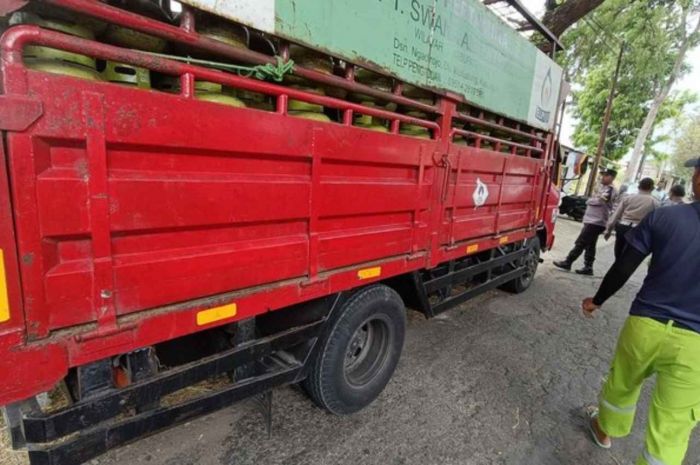 Diduga Tersangkut Kain Selendang, Pasutri di Ngawi Alami Kecelakaan dan Meninggal di TKP