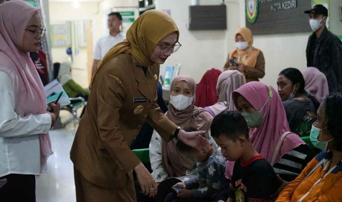 Wali Kota Kediri Tinjau Layanan Kesehatan di Puskesmas Pesantren 2 Wali Kota Kediri Tinjau Layanan Kesehatan di Puskesmas Pesantren 2