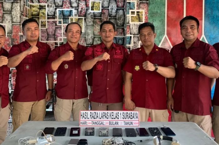 Petugas Lapas Kelas I Surabaya Lakukan Geledah Mendadak Blok Hunian Napi, Ini Hasilnya Petugas Lapas Kelas I Surabaya Lakukan Geledah Mendadak Blok Hunian Napi, Ini Hasilnya
