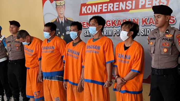 Polresta Sidoarjo Ringkus 3 Pelaku Curanmor di Alfamart Pepelegi, 1 Orang DPO Polresta Sidoarjo Ringkus 3 Pelaku Curanmor di Alfamart Pepelegi, 1 Orang DPO
