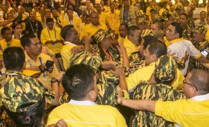 Sebut Caketum Terima Rp 3 M, Munaslub Golkar Ricuh