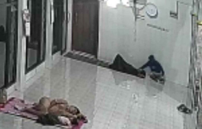 Terekam CCTV, Pencuri HP Korban Banjir Blega Bangkalan Ditangkap Polisi