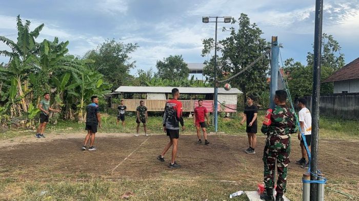 Satgas TMMD ke-126 Sidoarjo Olahraga Voli Bareng Kartar Kedondong