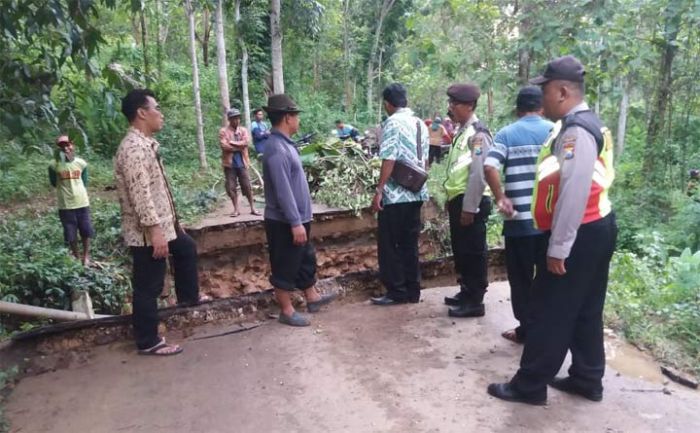 Jembatan di Montong Putus, Akses Warga Terhambat